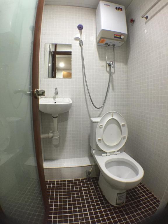 New Yan Yan Guest House Reception 9Th Floor Flat E4 E6 Hong Kong Esterno foto