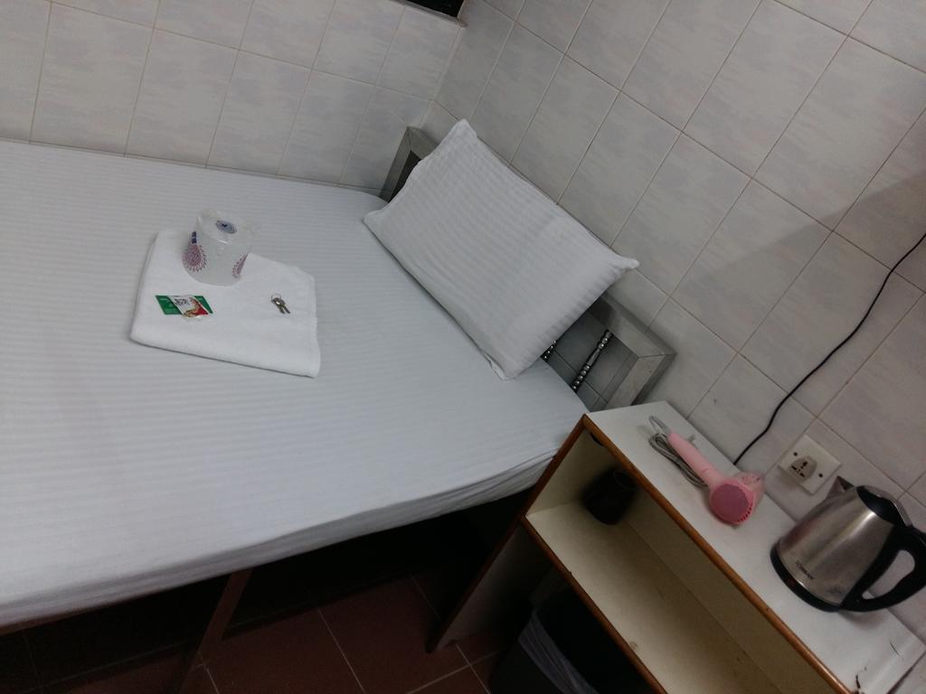 New Yan Yan Guest House Reception 9Th Floor Flat E4 E6 Hong Kong Esterno foto
